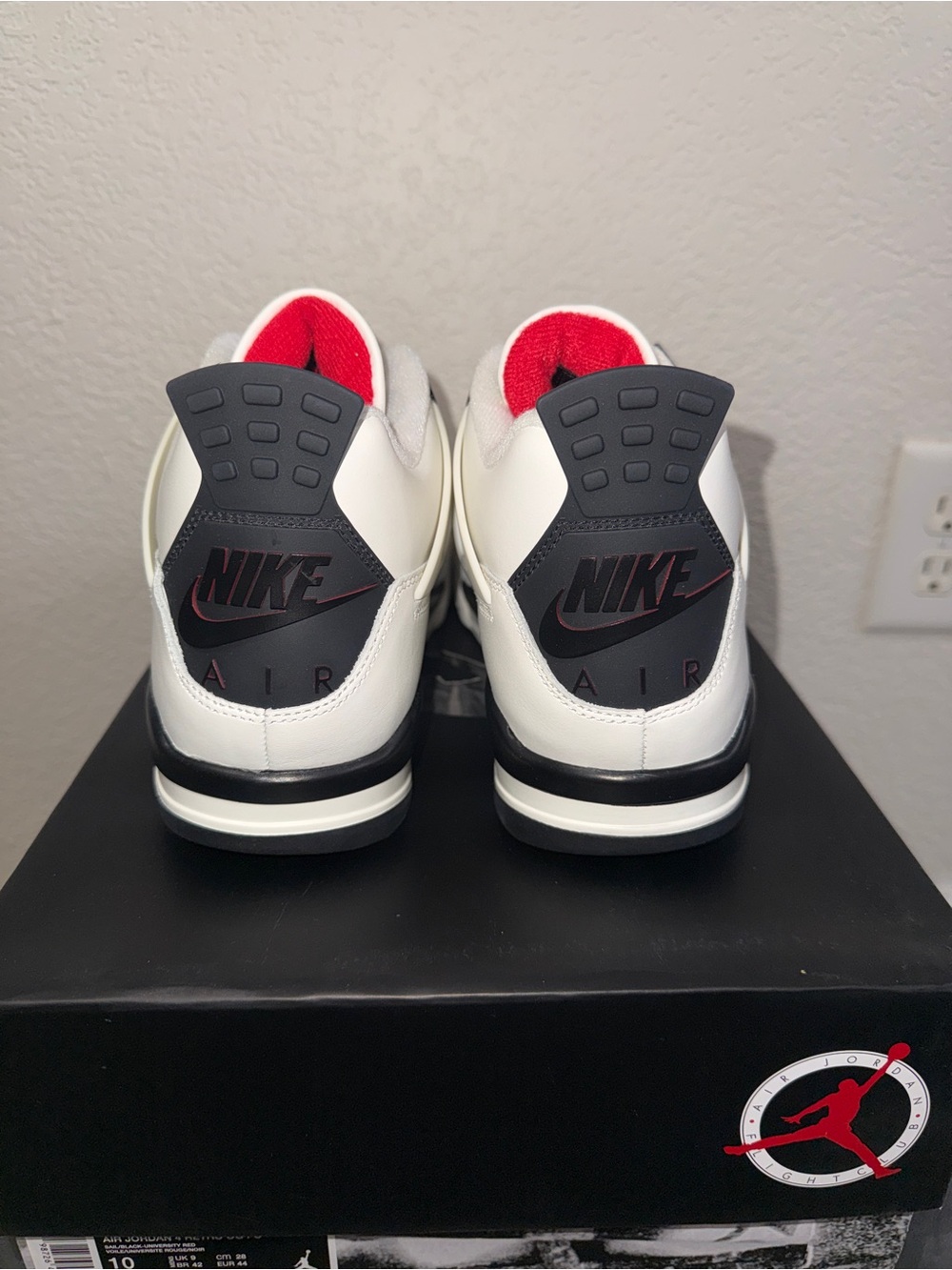 Jordan 4 White and Black Retro Flight Club - Picture 6 of 10